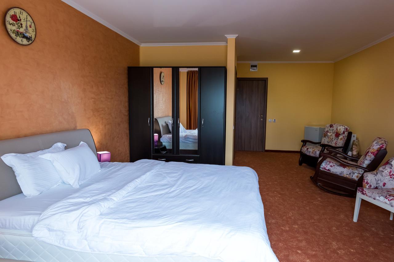 Monte Carlo Reghin Hotel Kültér fotó