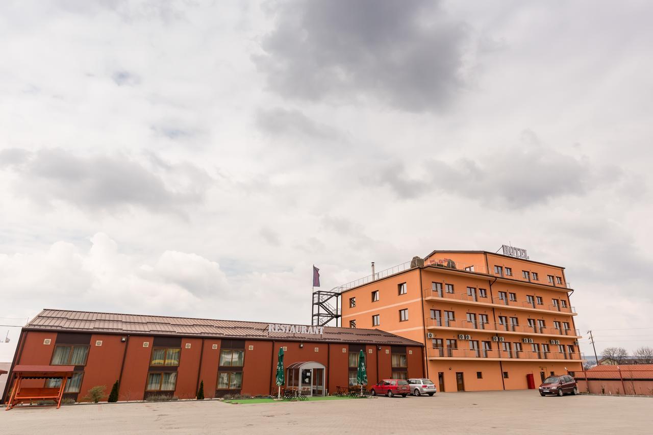 Monte Carlo Reghin Hotel Kültér fotó