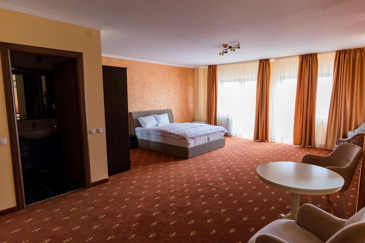 Monte Carlo Reghin Hotel Kültér fotó