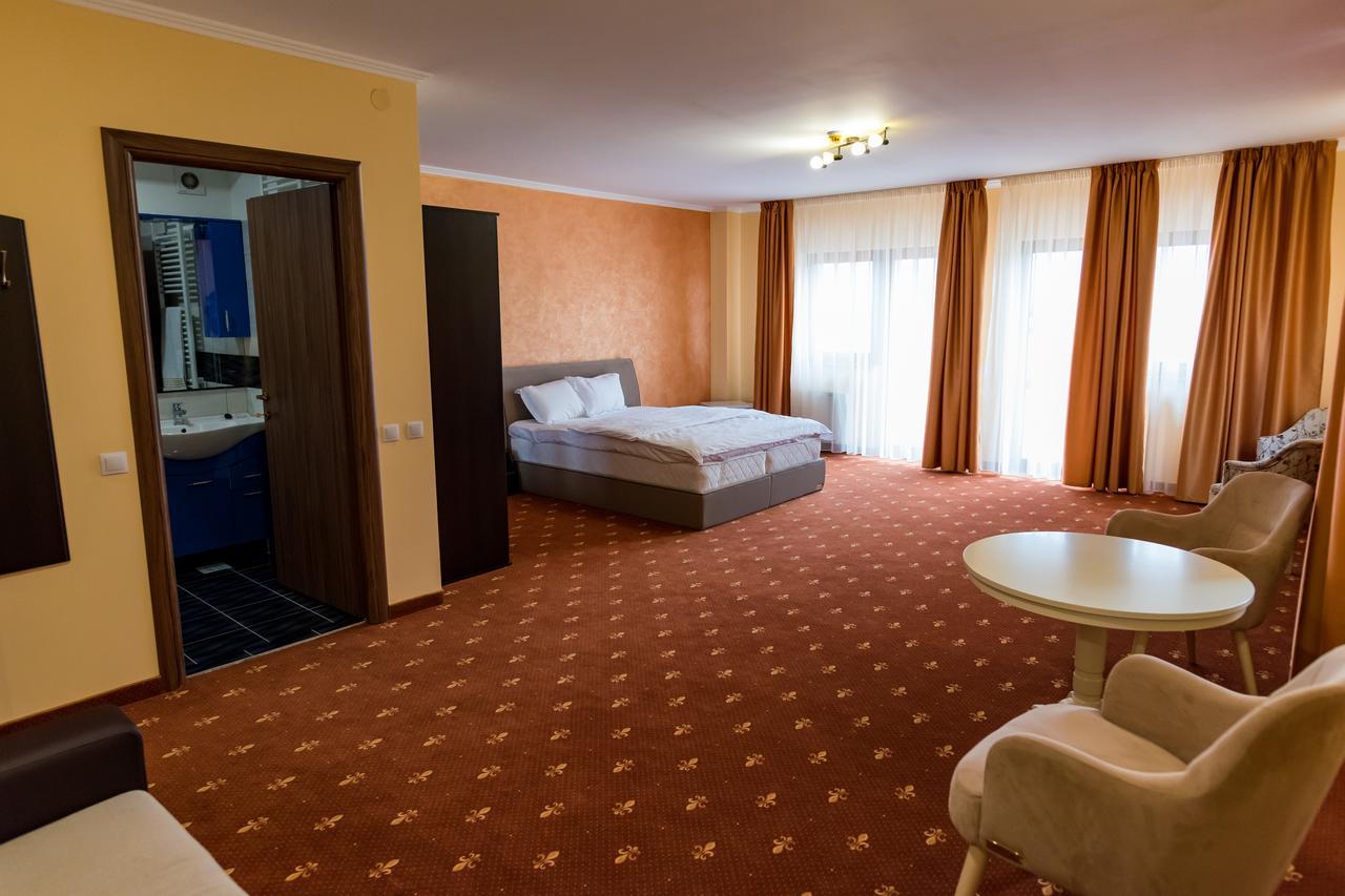 Monte Carlo Reghin Hotel Kültér fotó