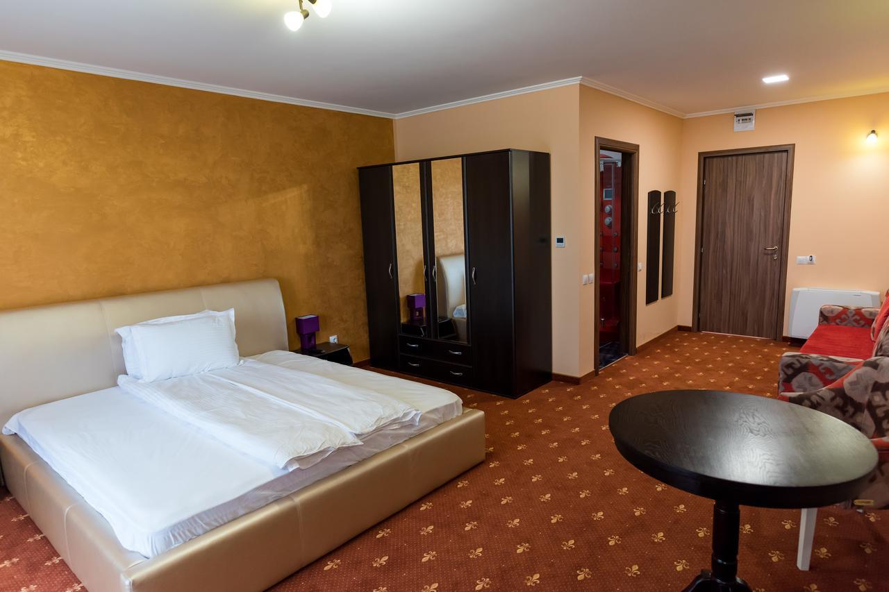 Monte Carlo Reghin Hotel Kültér fotó